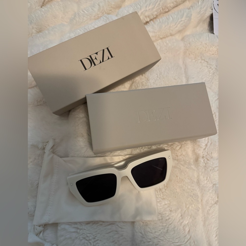 Dezi sunglasses- Switch 🤍